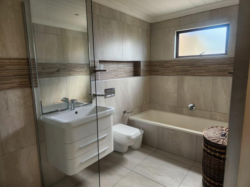 To Let 3 Bedroom Property for Rent in Herolds Bay Western Cape